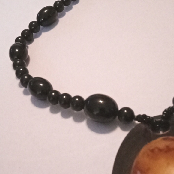 #197. Vintage Faux Stone Acrylic Pendant Necklace. 8" Long - Picture 3 of 4